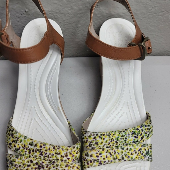 CROCS Leigh ll Ankle Strap Wedge Sandals Women's Size 9 - Picture 5 of 9